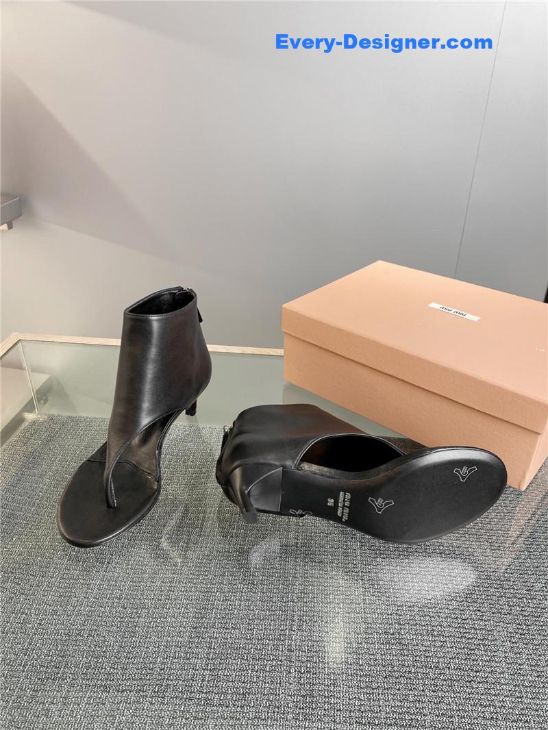 M1um1u sandals