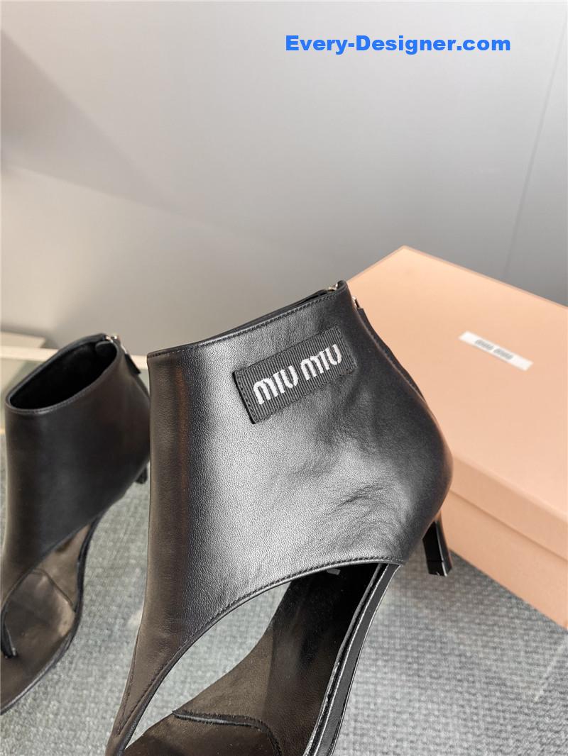M1um1u sandals