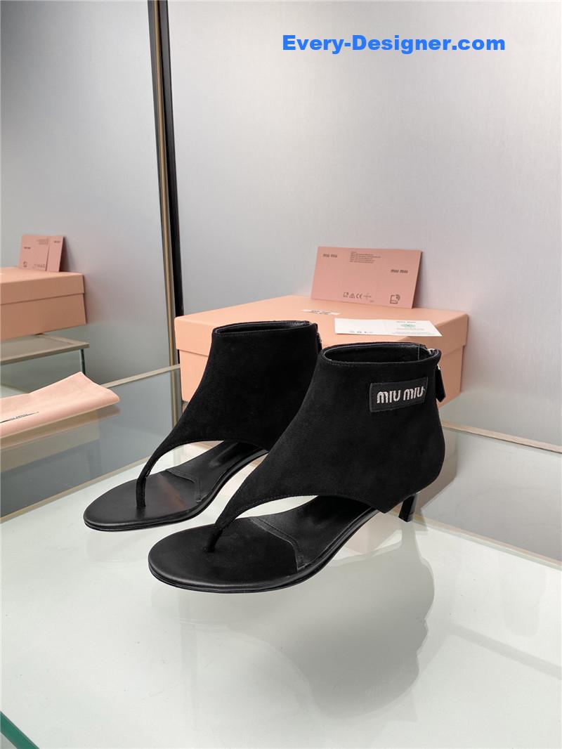 M1um1u sandals