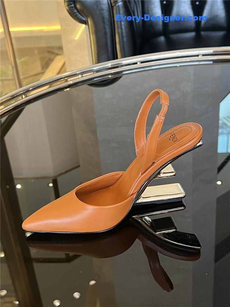 F**di f-shaped three-dimensional heel pumps