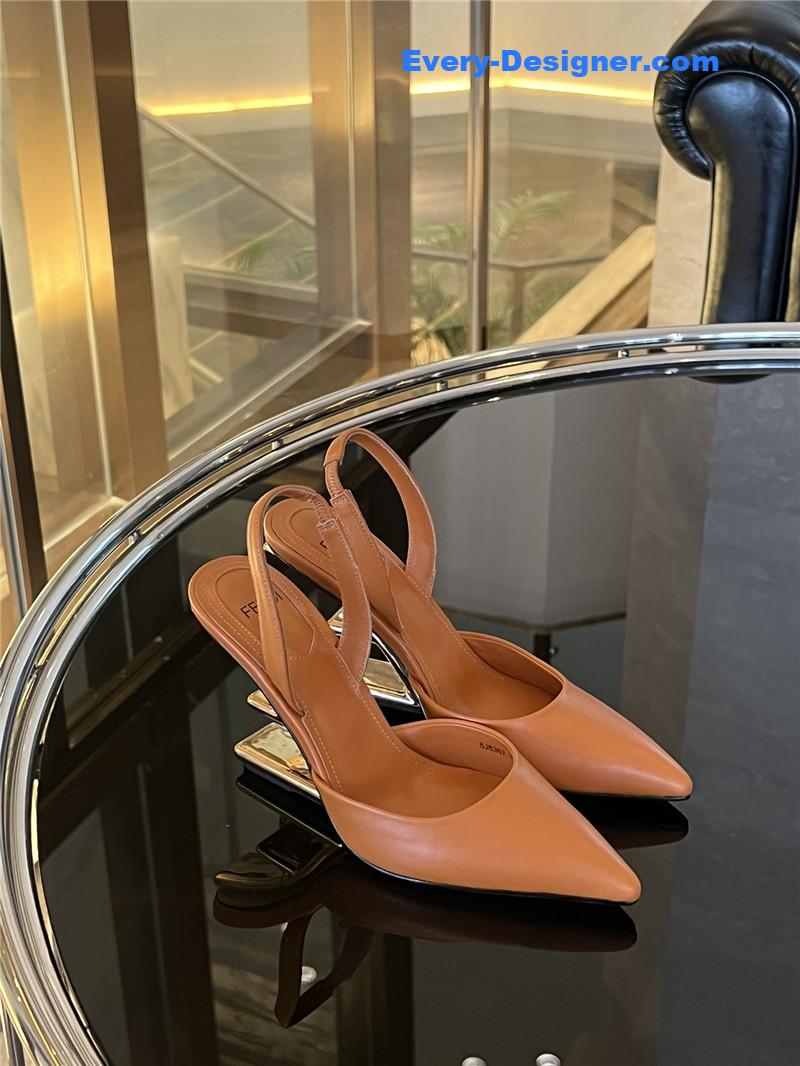 F**di f-shaped three-dimensional heel pumps
