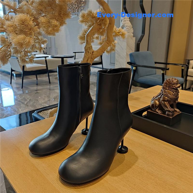 Ba1en*iaga wine glass heeled round toe boots