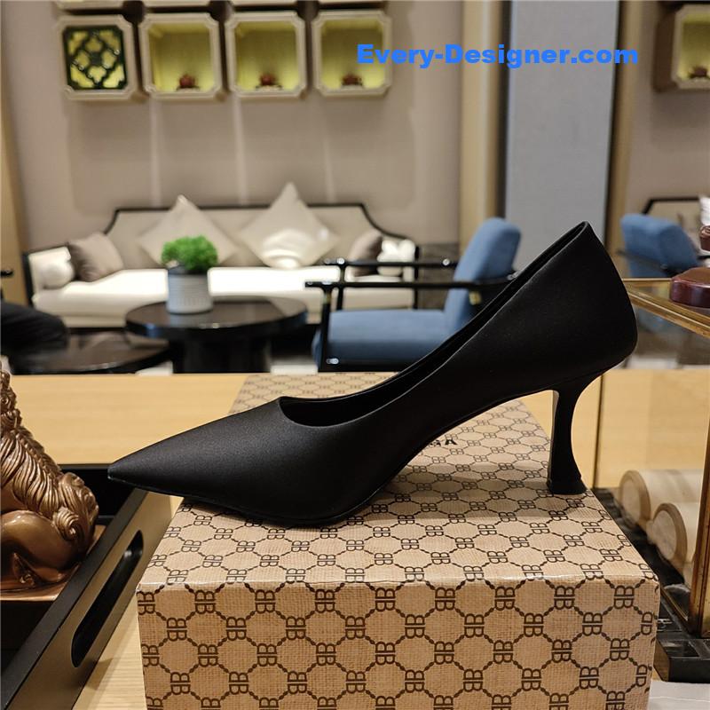 Ba1en*iaga prismatic triangle mules pumps