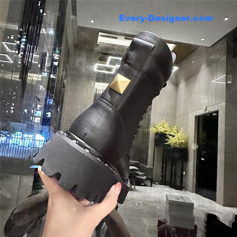 Va1e*ntin0 rivet style martin boots