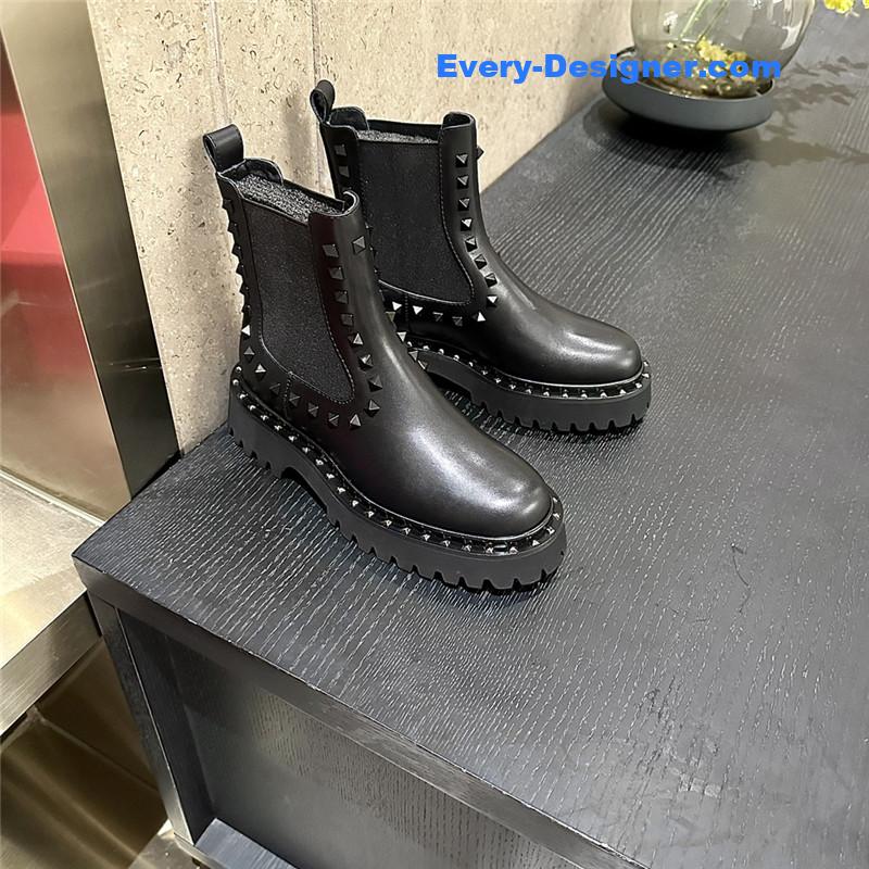 Va1e*ntin0 rivet style martin boots