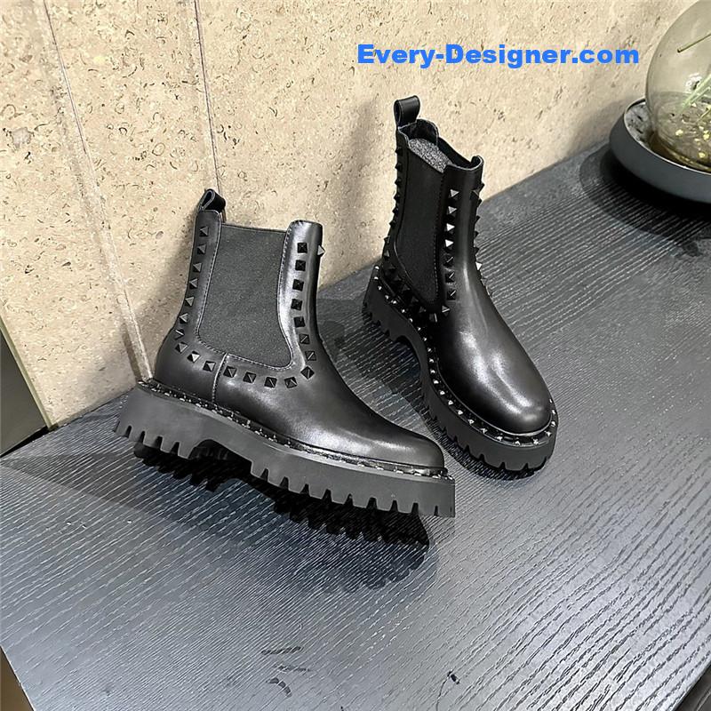Va1e*ntin0 rivet style martin boots