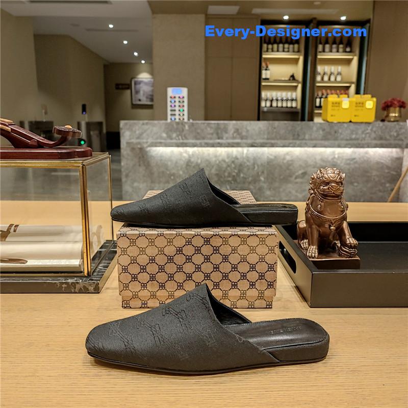 Ba1en*iaga padded flat toe slides