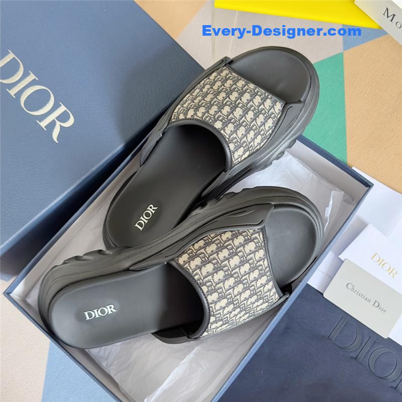 D10r couple models oblique platform slippers