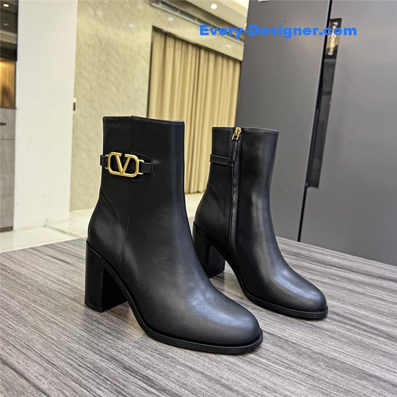 Va1e*ntin0 ankle boots in leather with v buckle in calfskin