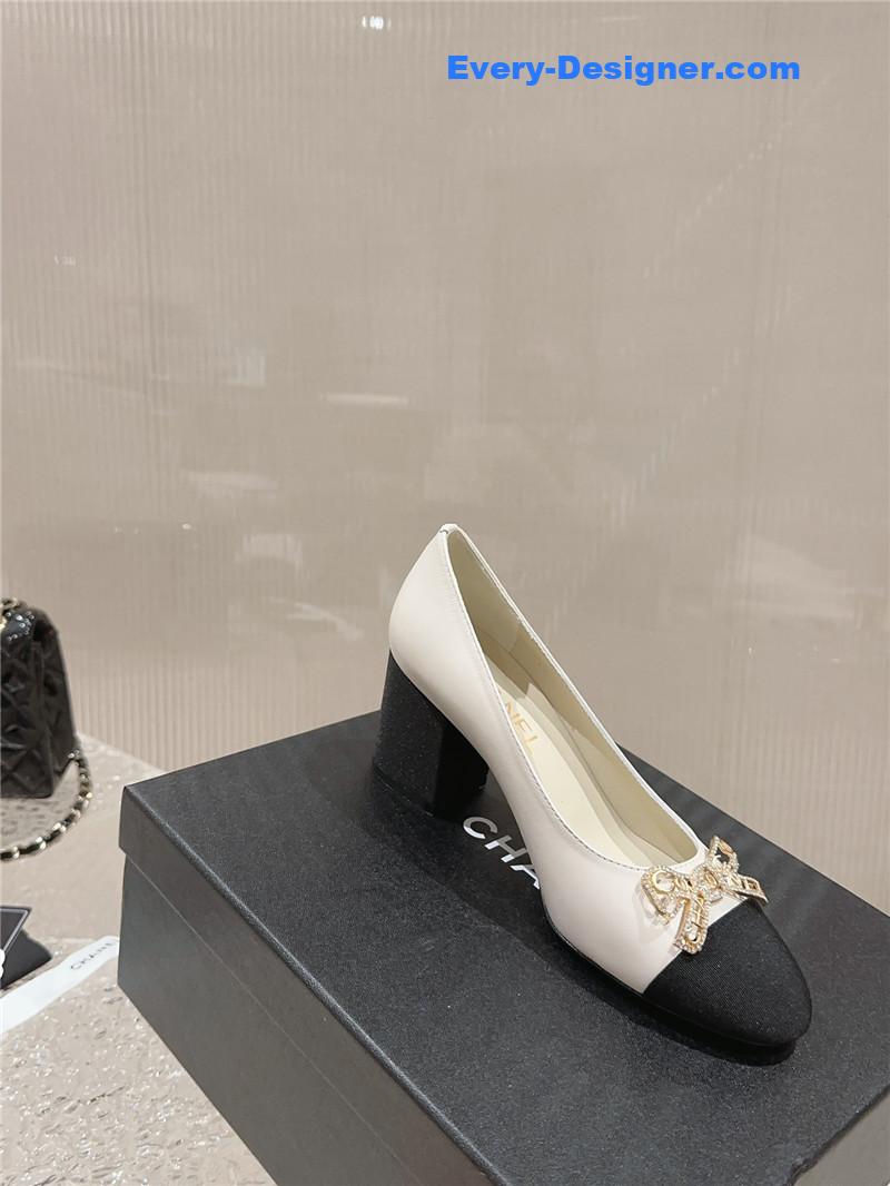 CC round toe gold chain shoes