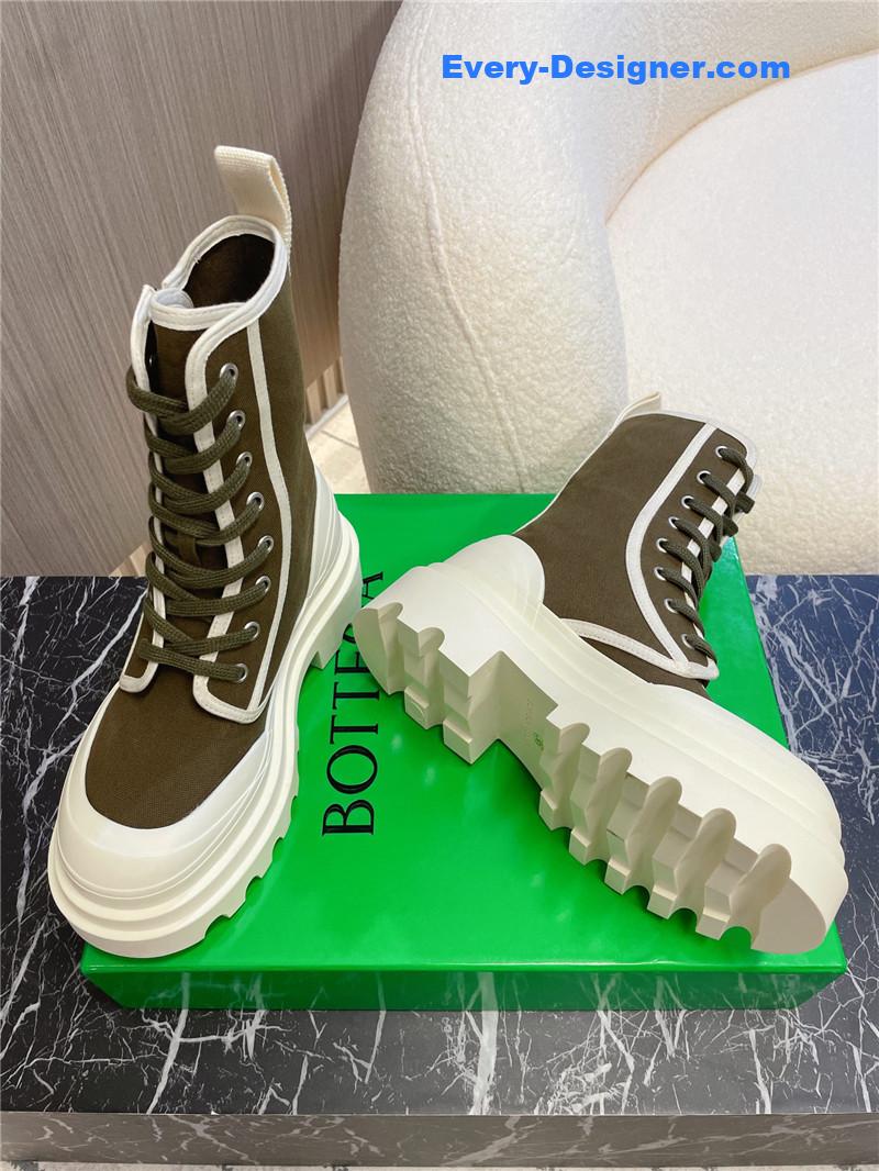 b0tt*ga Ven*ta couple’s biker boots