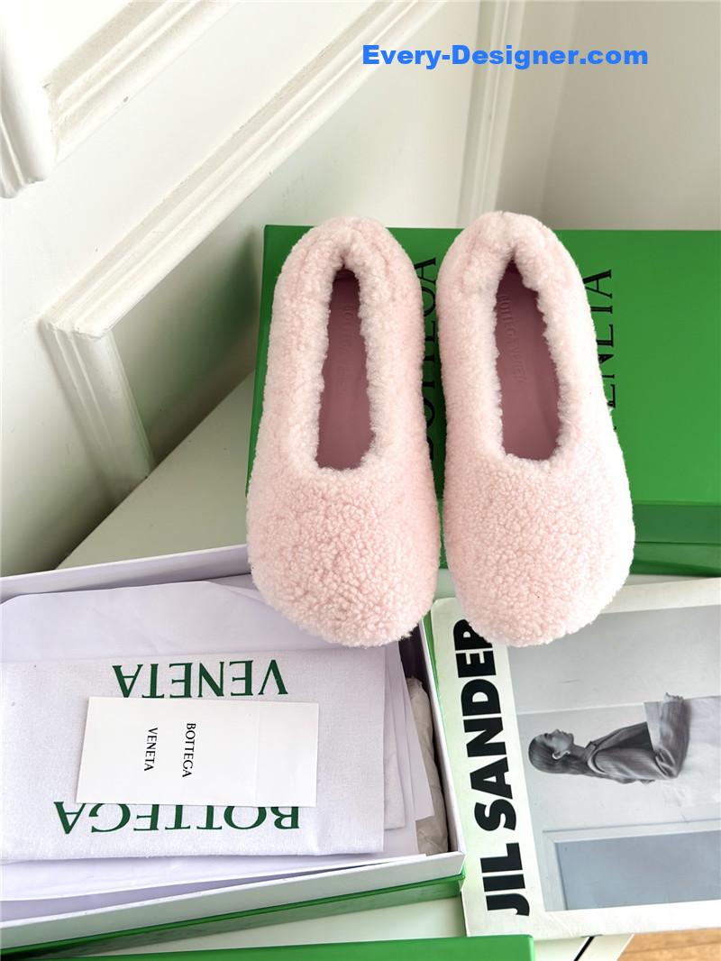 b0tt*ga Ven*ta new fur shoes