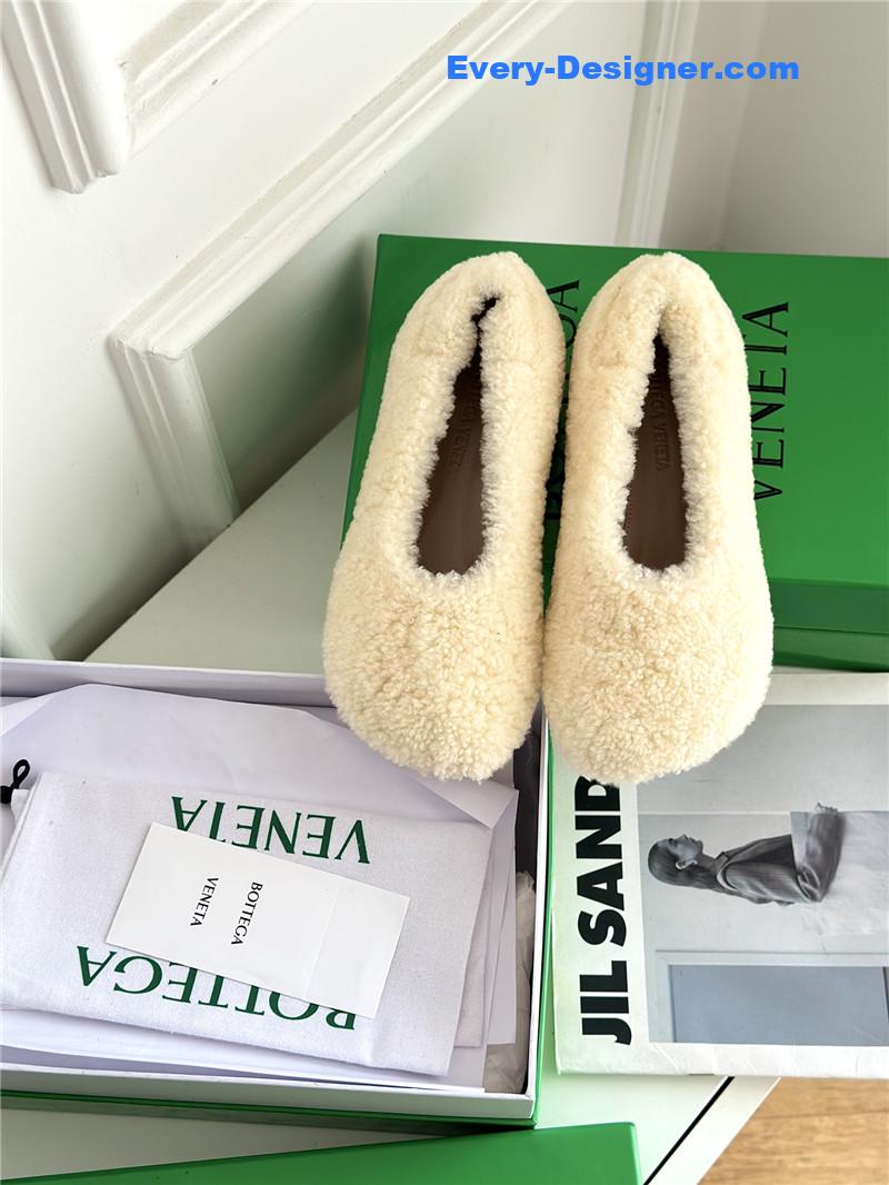 b0tt*ga Ven*ta new fur shoes