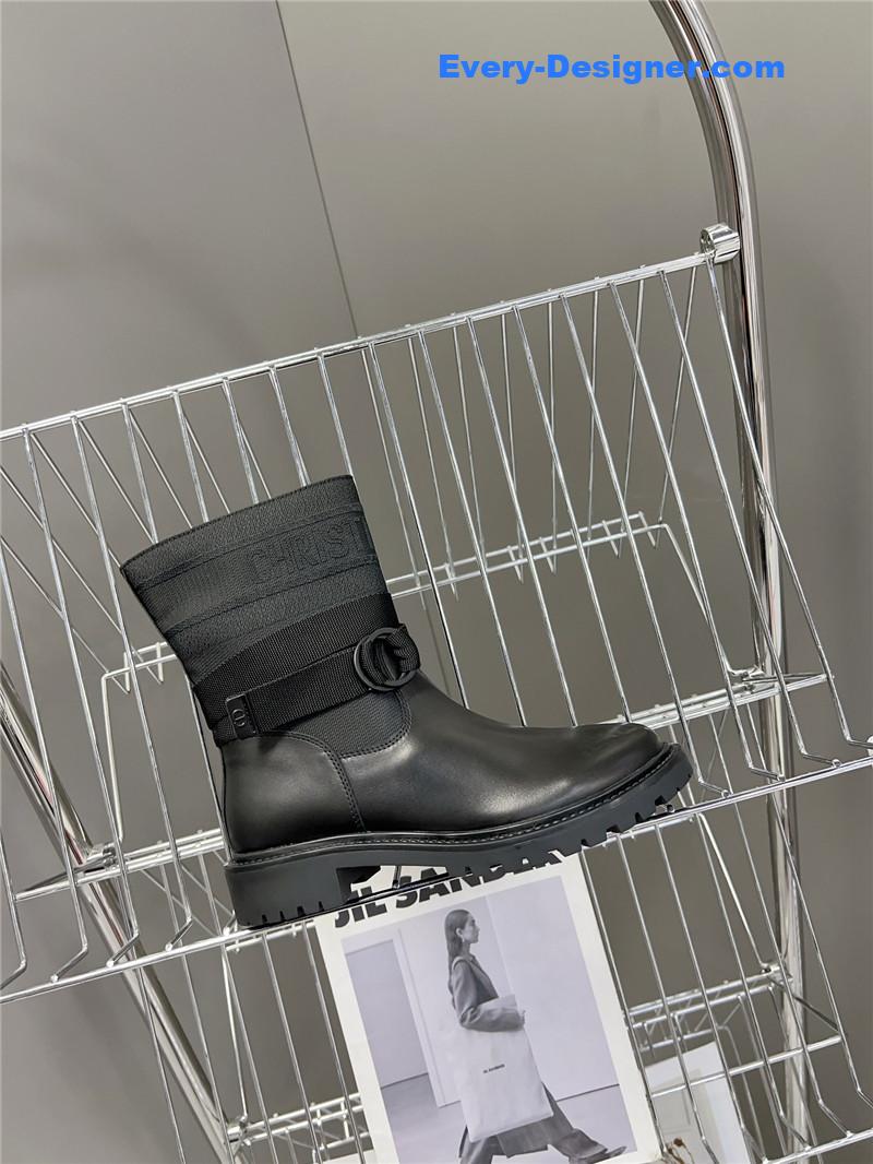 D10r d-major black ankle boots