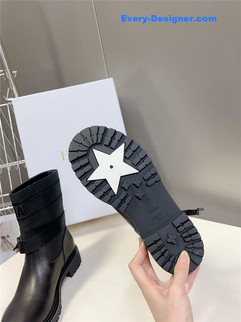 D10r d-major black ankle boots