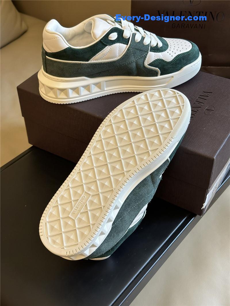Va1e*ntin0 couple sneakers