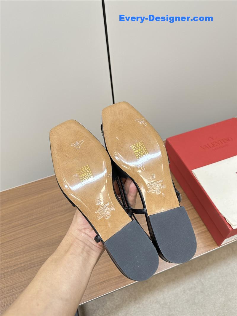 Va1e*ntin0 new big v buckle sandals shoes