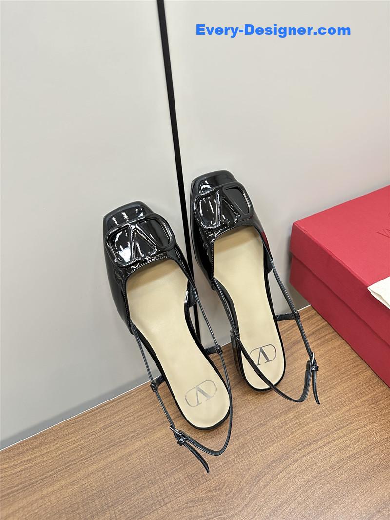 Va1e*ntin0 new big v buckle sandals shoes