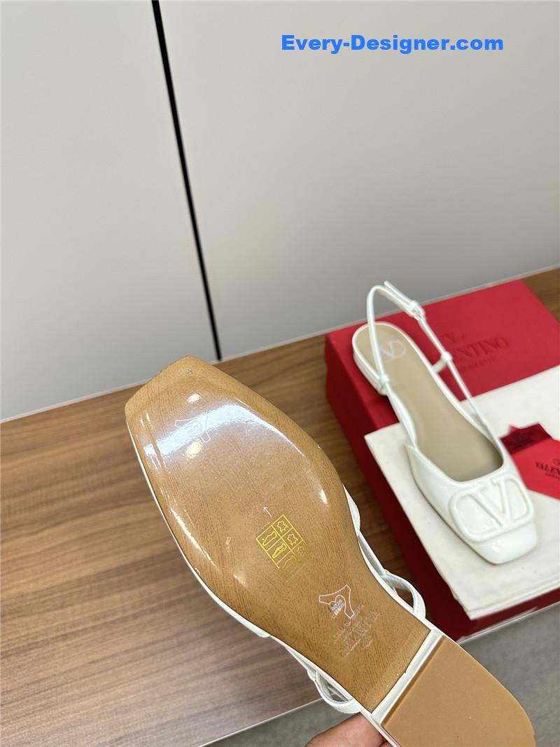 Va1e*ntin0 new big v buckle sandals shoes