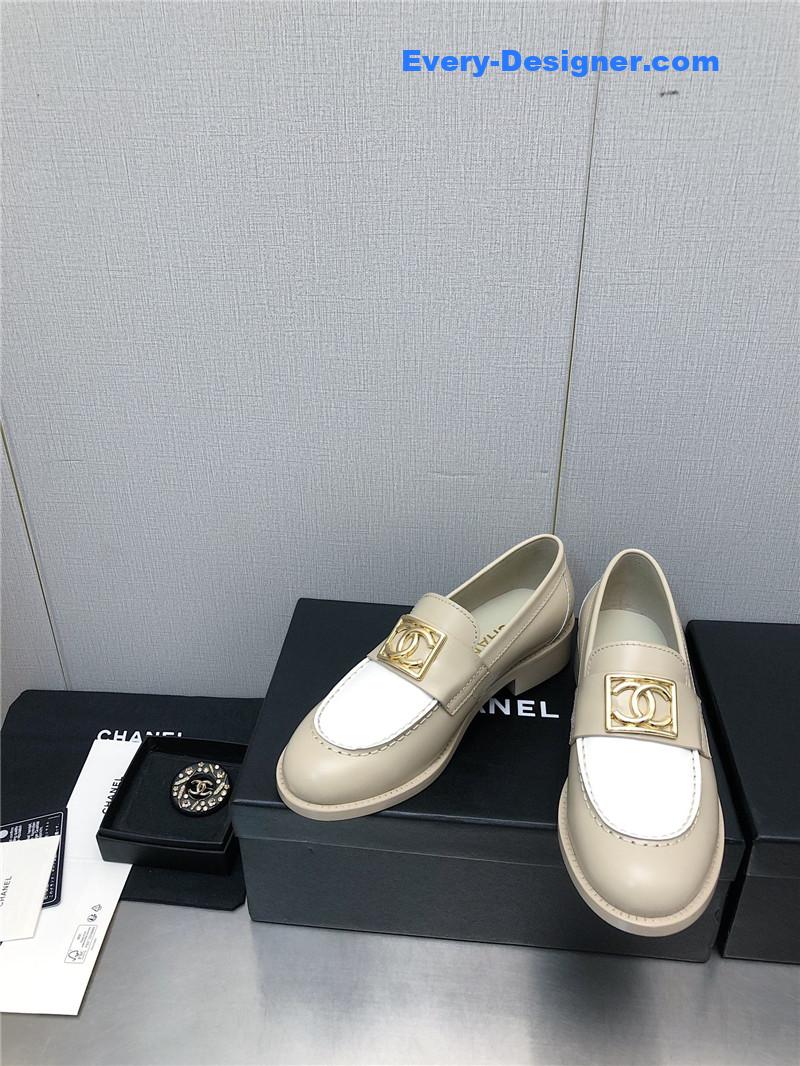CC chunky heel round toe shoes