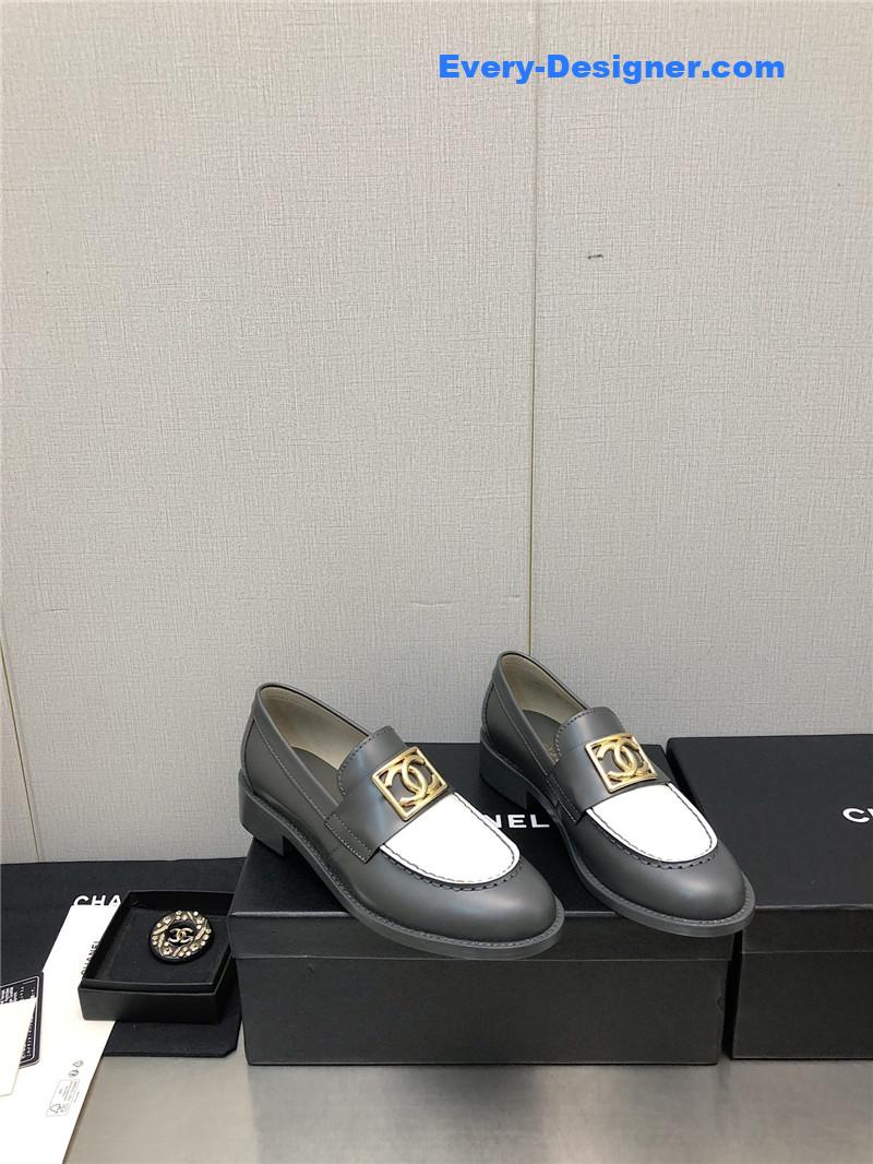 CC chunky heel round toe shoes
