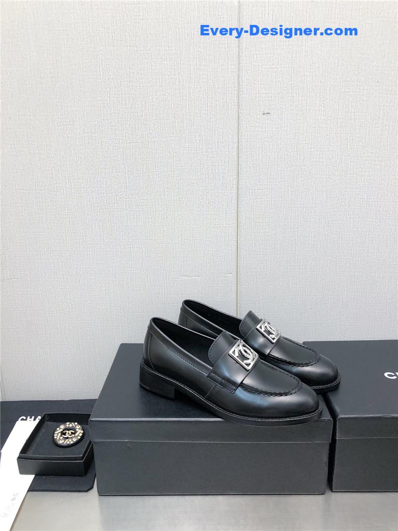 CC chunky heel round toe shoes