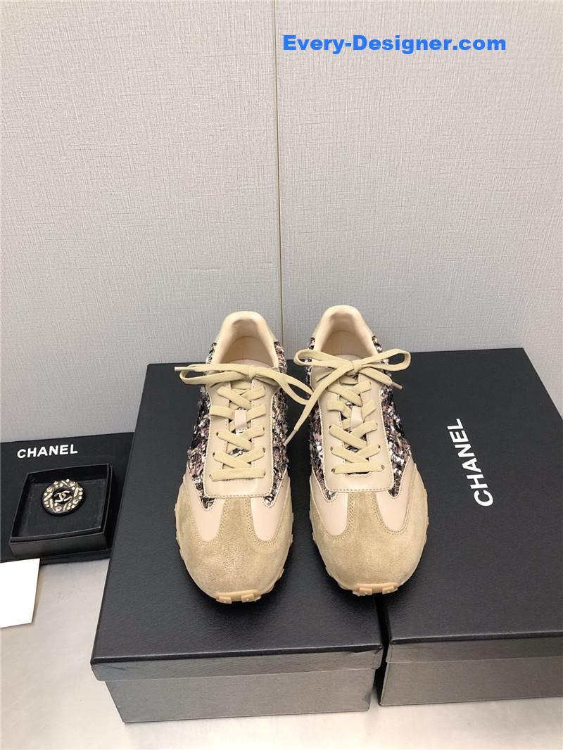 CC printed white shoes
