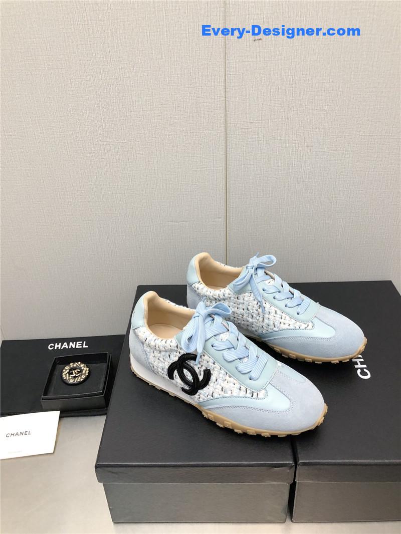 CC printed white shoes