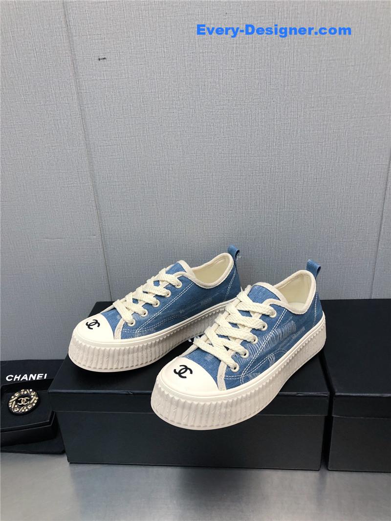CC printed white shoes