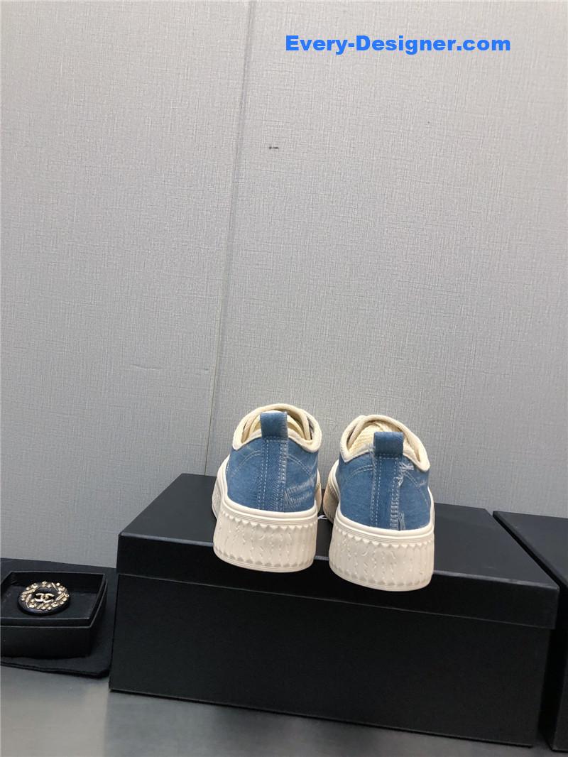 CC printed white shoes