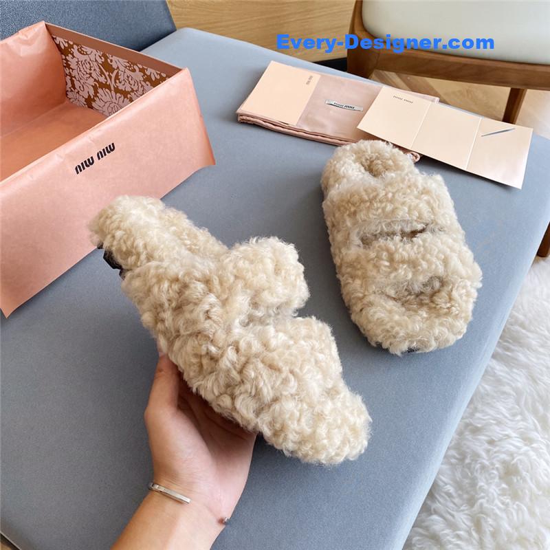 M1um1u autumn and winter trendy plush slippers