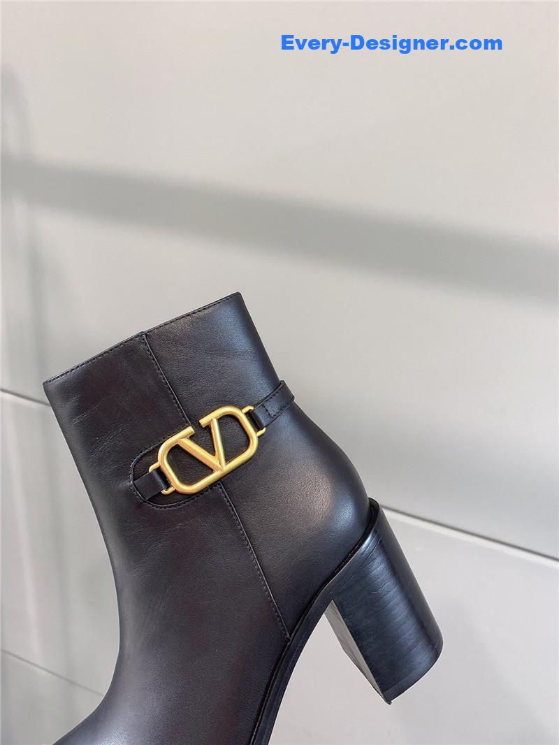 Va1e*ntin0 new v buckle high-heeled ankle boots