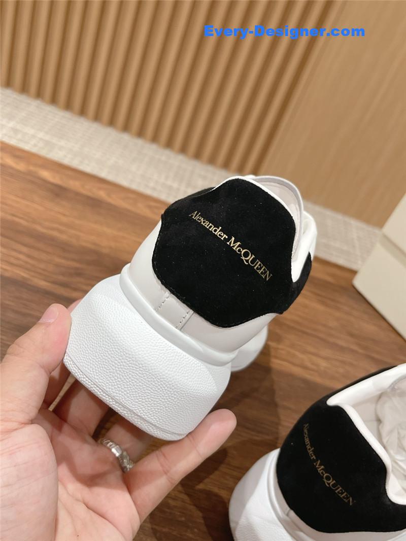 a1exa*der Mcqv*en classic all-match small white shoes