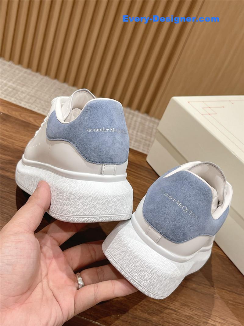 a1exa*der Mcqv*en classic all-match small white shoes