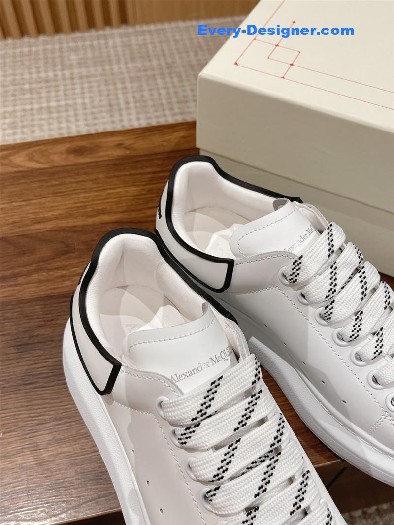 a1exa*der Mcqv*en classic all-match small white shoes