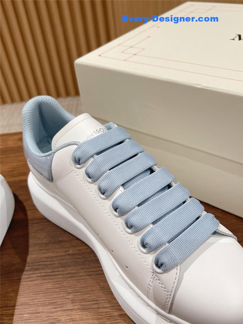 a1exa*der Mcqv*en classic all-match small white shoes