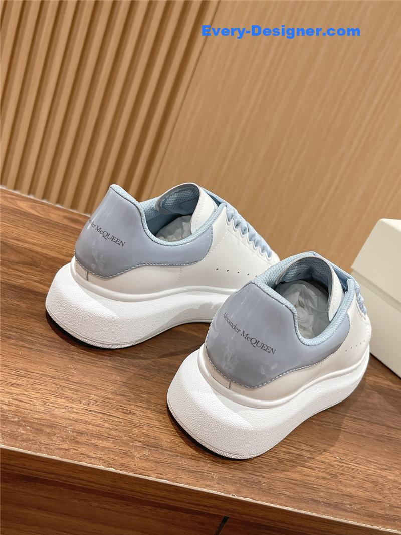 a1exa*der Mcqv*en classic all-match small white shoes