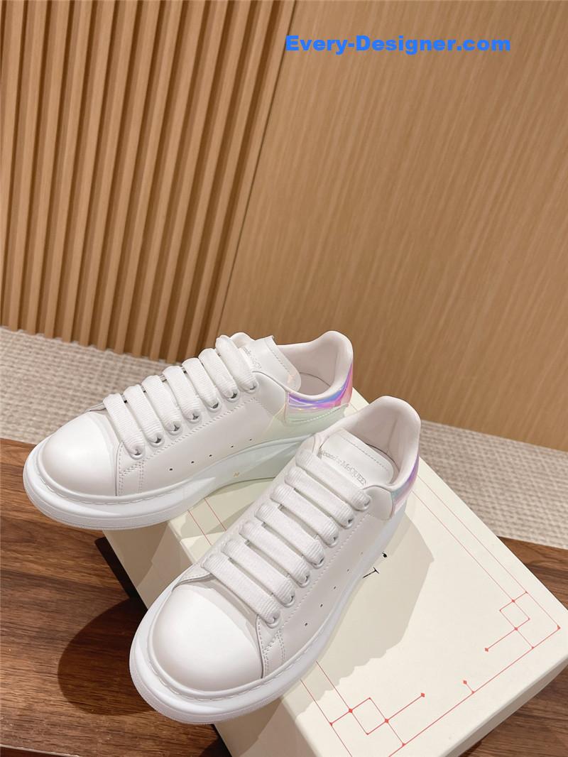 a1exa*der Mcqv*en classic all-match small white shoes