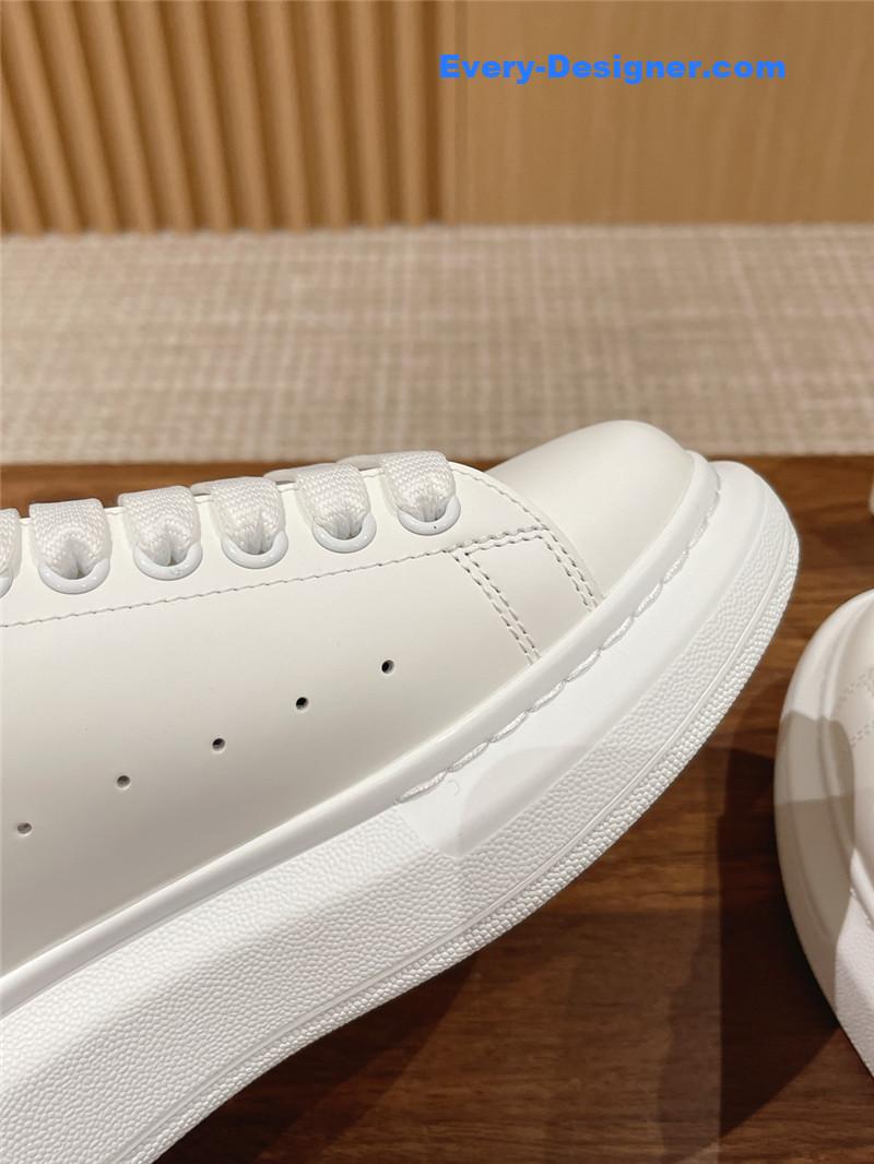a1exa*der Mcqv*en classic all-match small white shoes