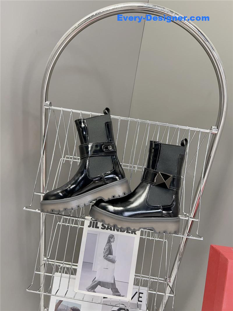 Va1e*ntin0 fall and winter catwalk boots