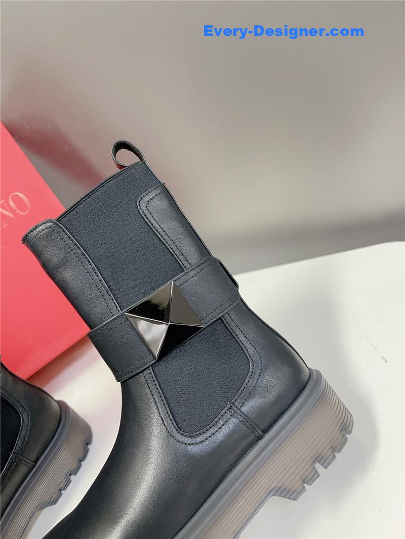 Va1e*ntin0 fall and winter catwalk boots