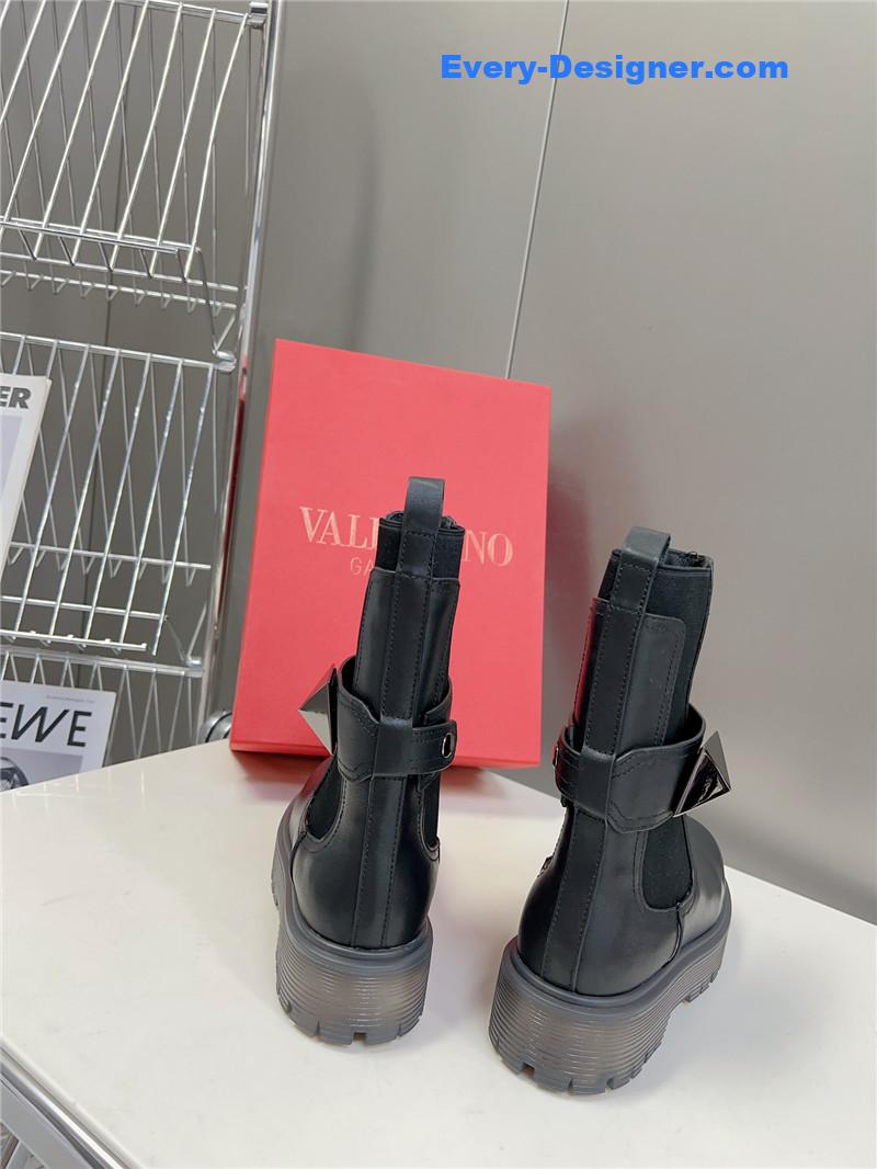 Va1e*ntin0 fall and winter catwalk boots