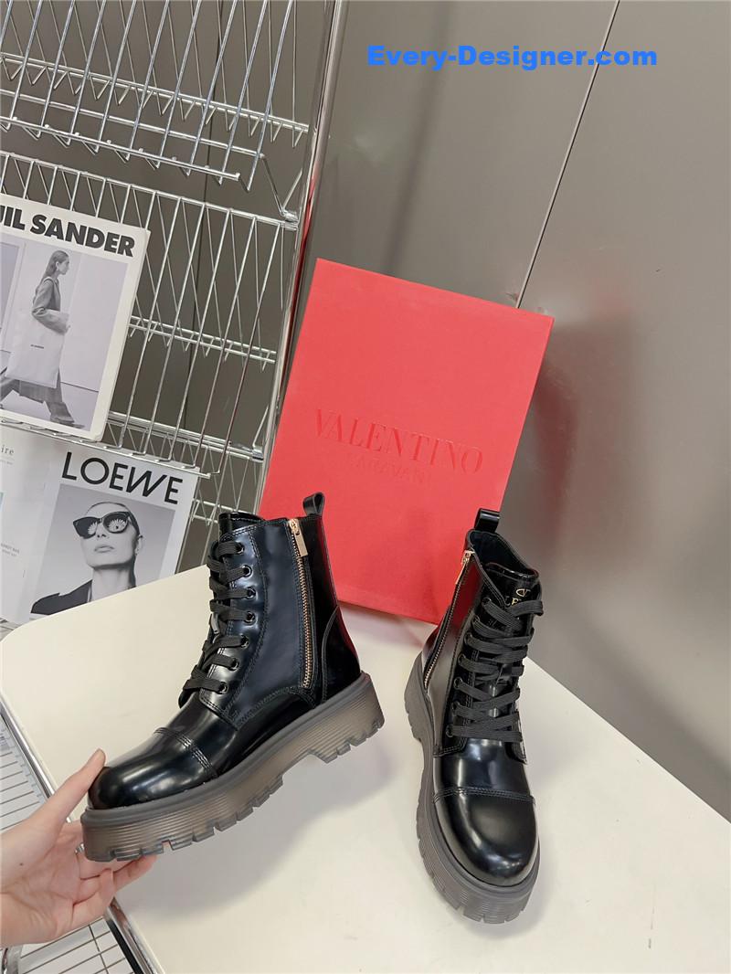 Va1e*ntin0 fall and winter catwalk boots