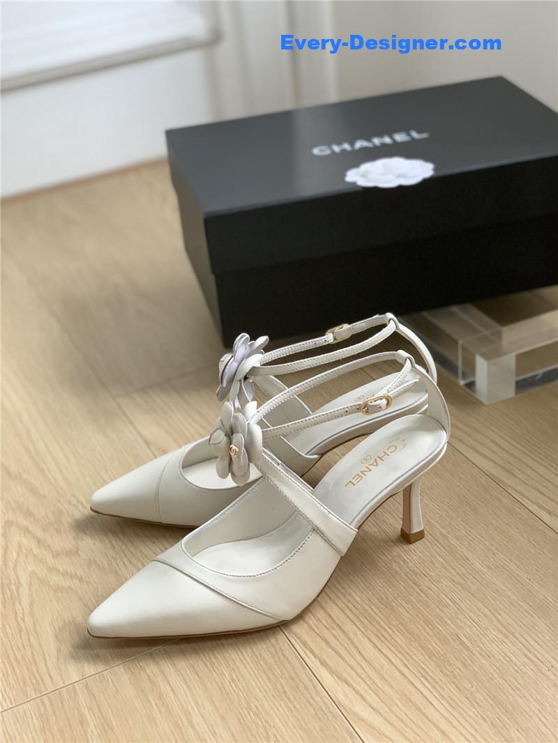 CC camellia thong sandals