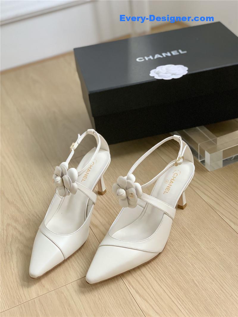 CC camellia thong sandals