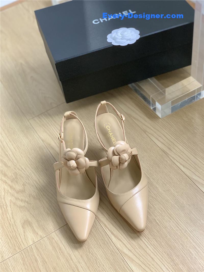 CC camellia thong sandals