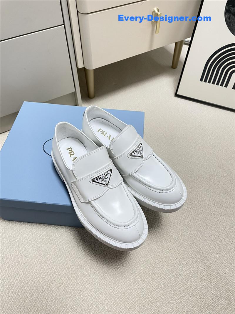 Pra*a classic triangle loafers