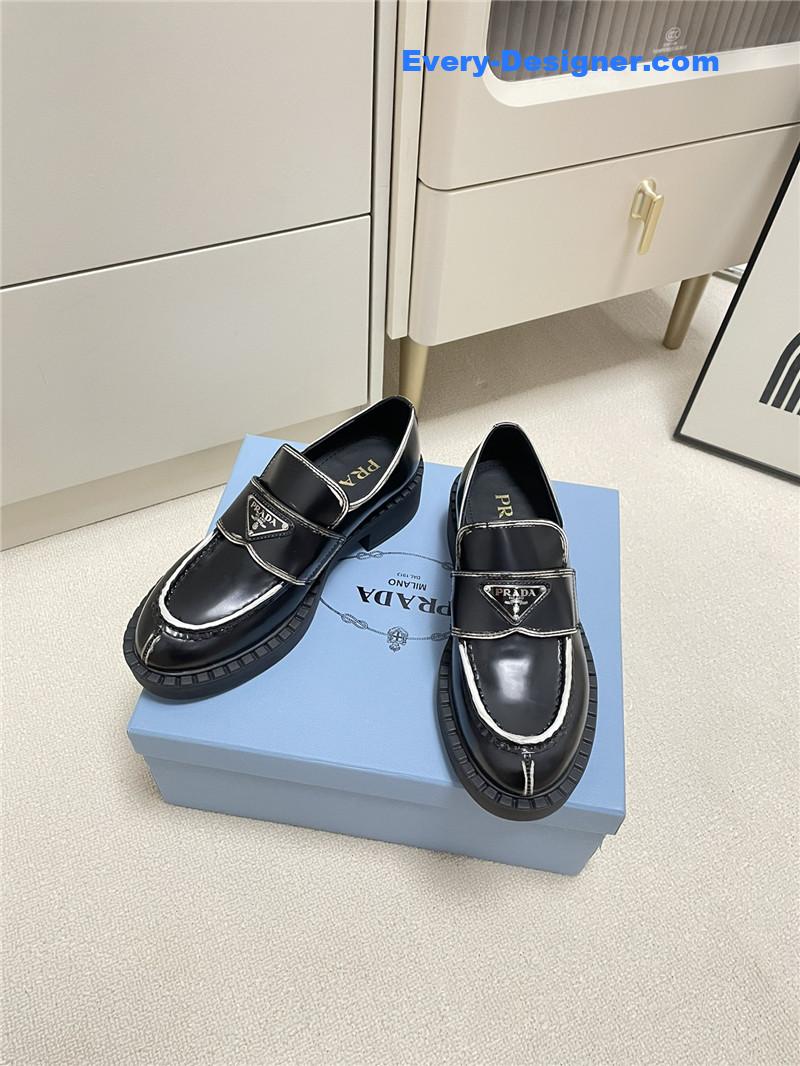 Pra*a classic triangle loafers