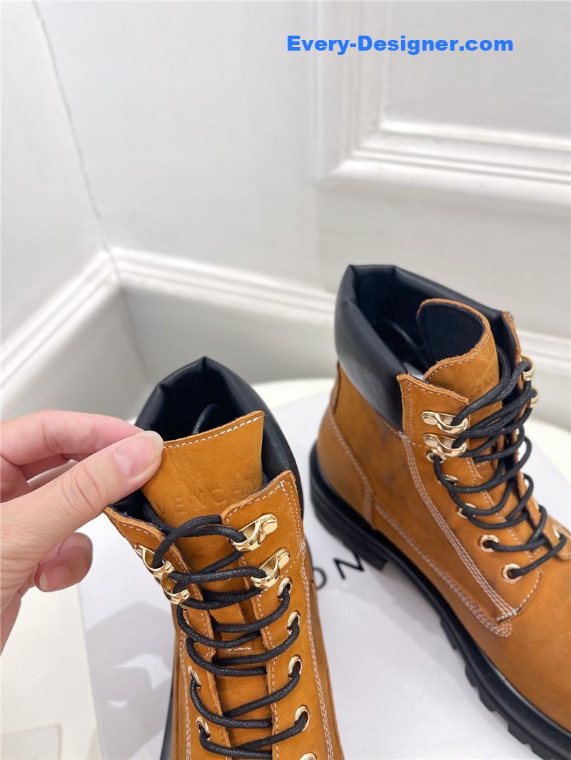 Givenchy’s new autumn and winter couple’s large yellow boots