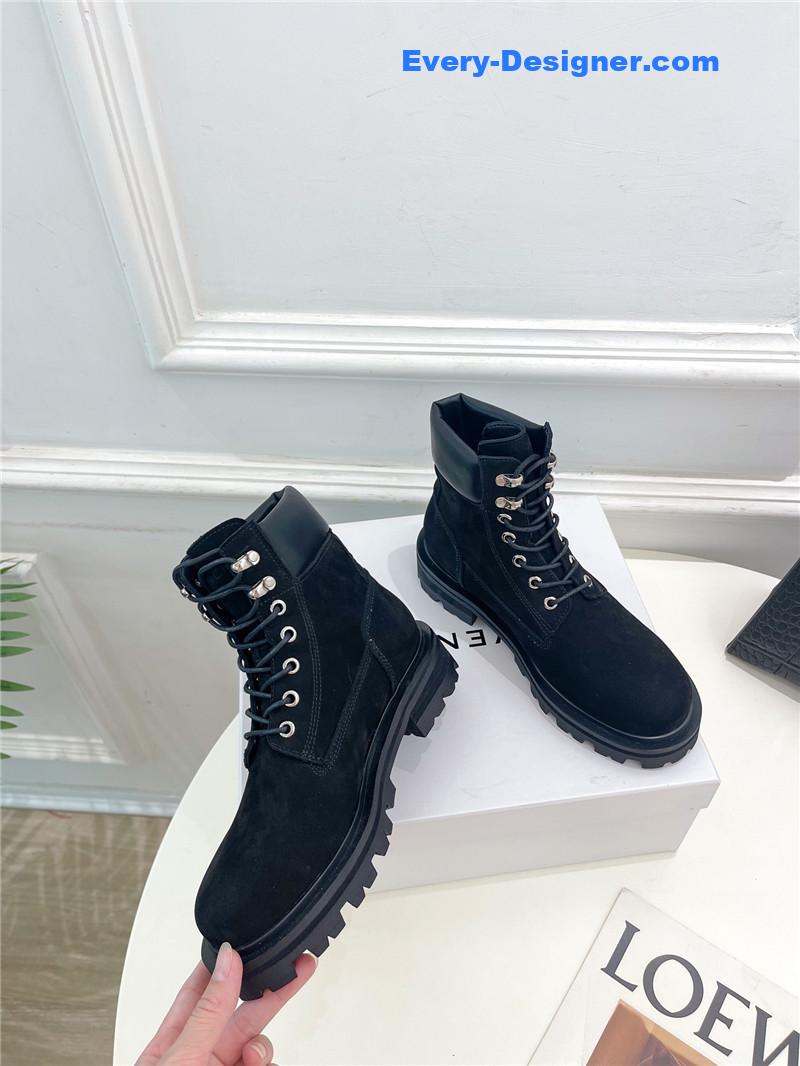 Givenchy’s new autumn and winter couple’s large yellow boots